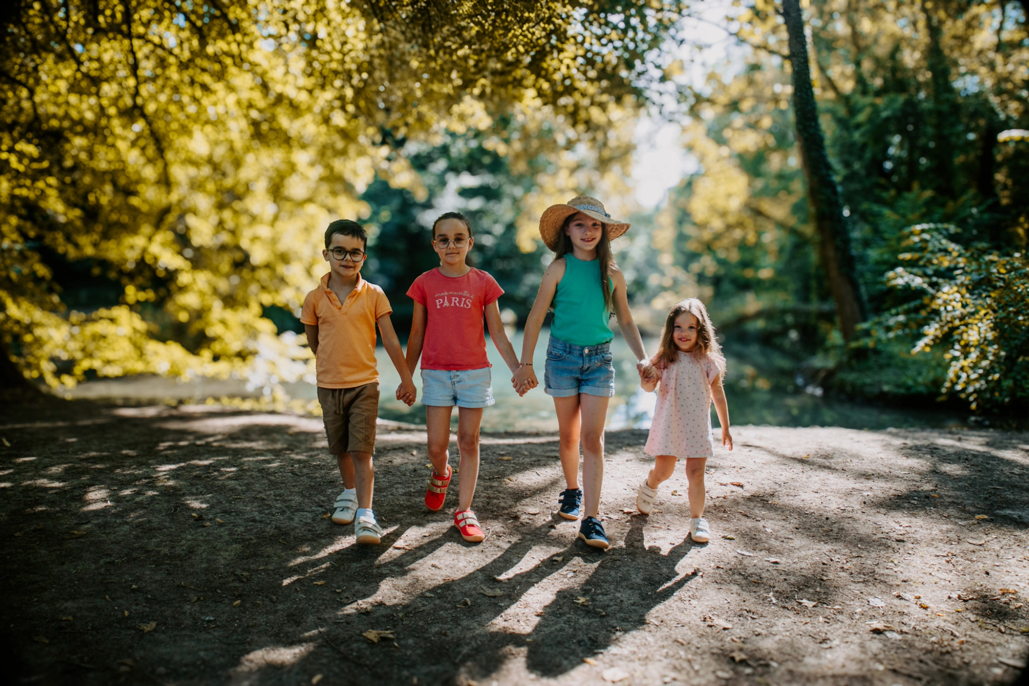 Enfants portant des baskets barefoot Plunie