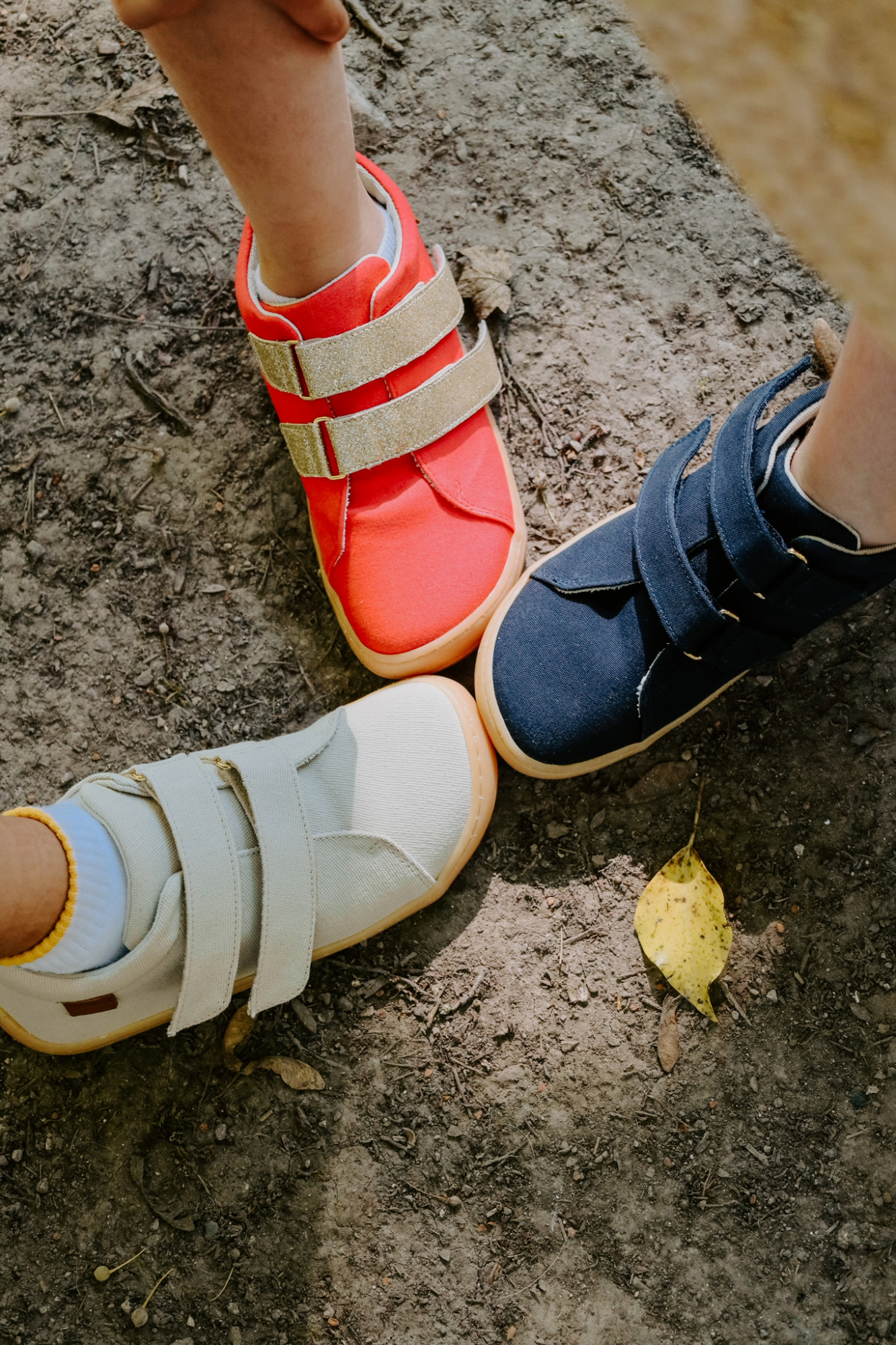 Baskets solin barefoot de marque Plunie déclinée en 3 couleurs grenadine marine et lin